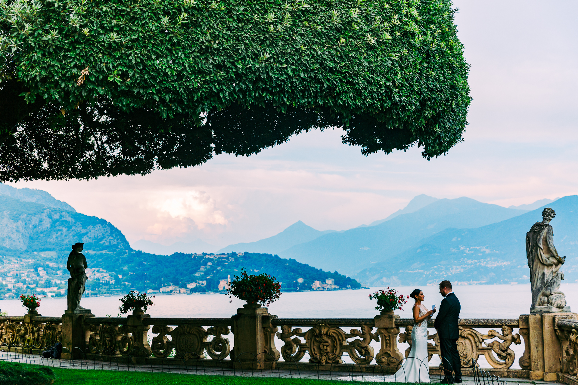 Destination wedding planning timeline Italy