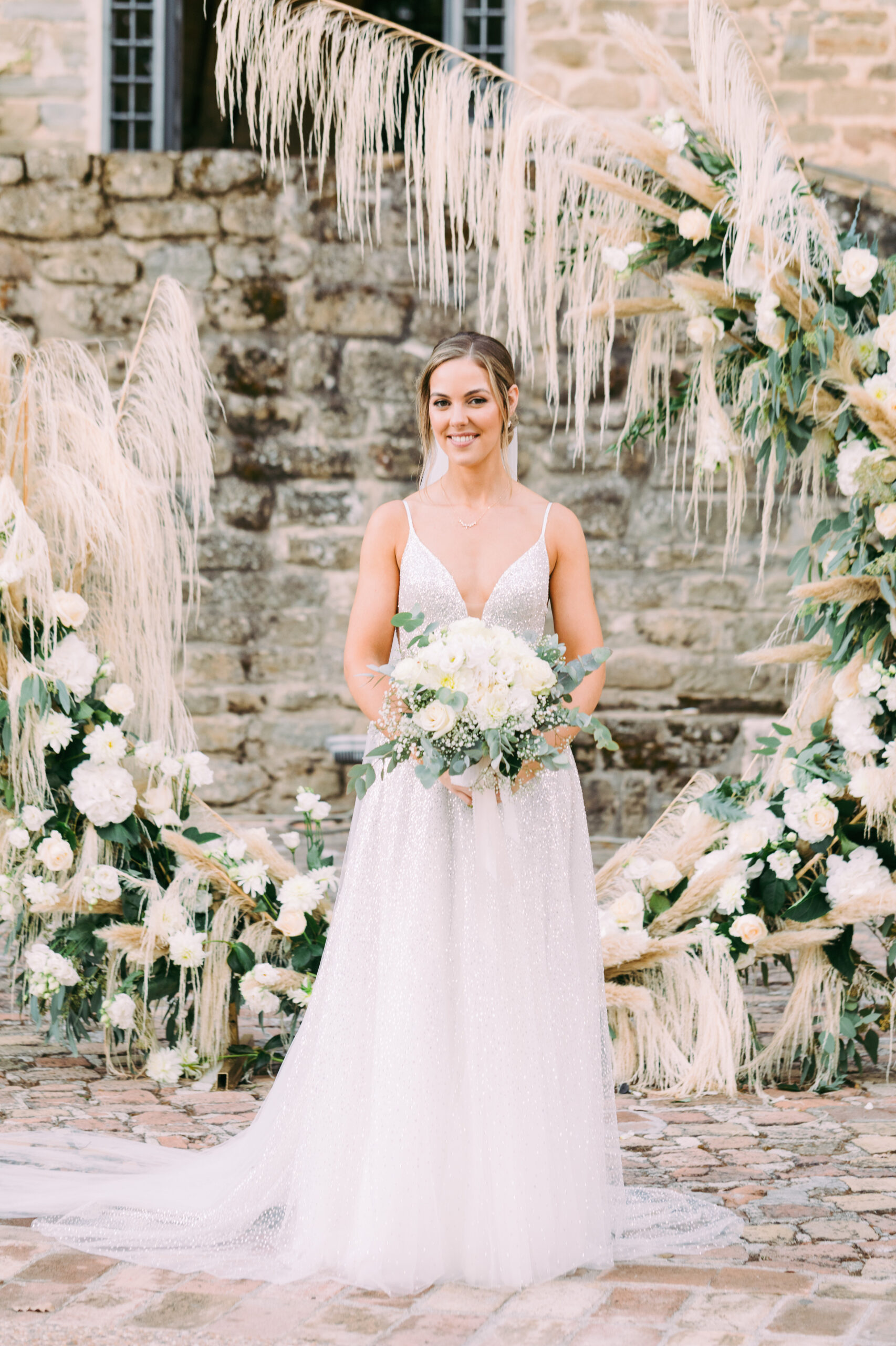 Wedding Arch Ideas for Your Ceremony in Italy: From Classic to Grounded Elegance