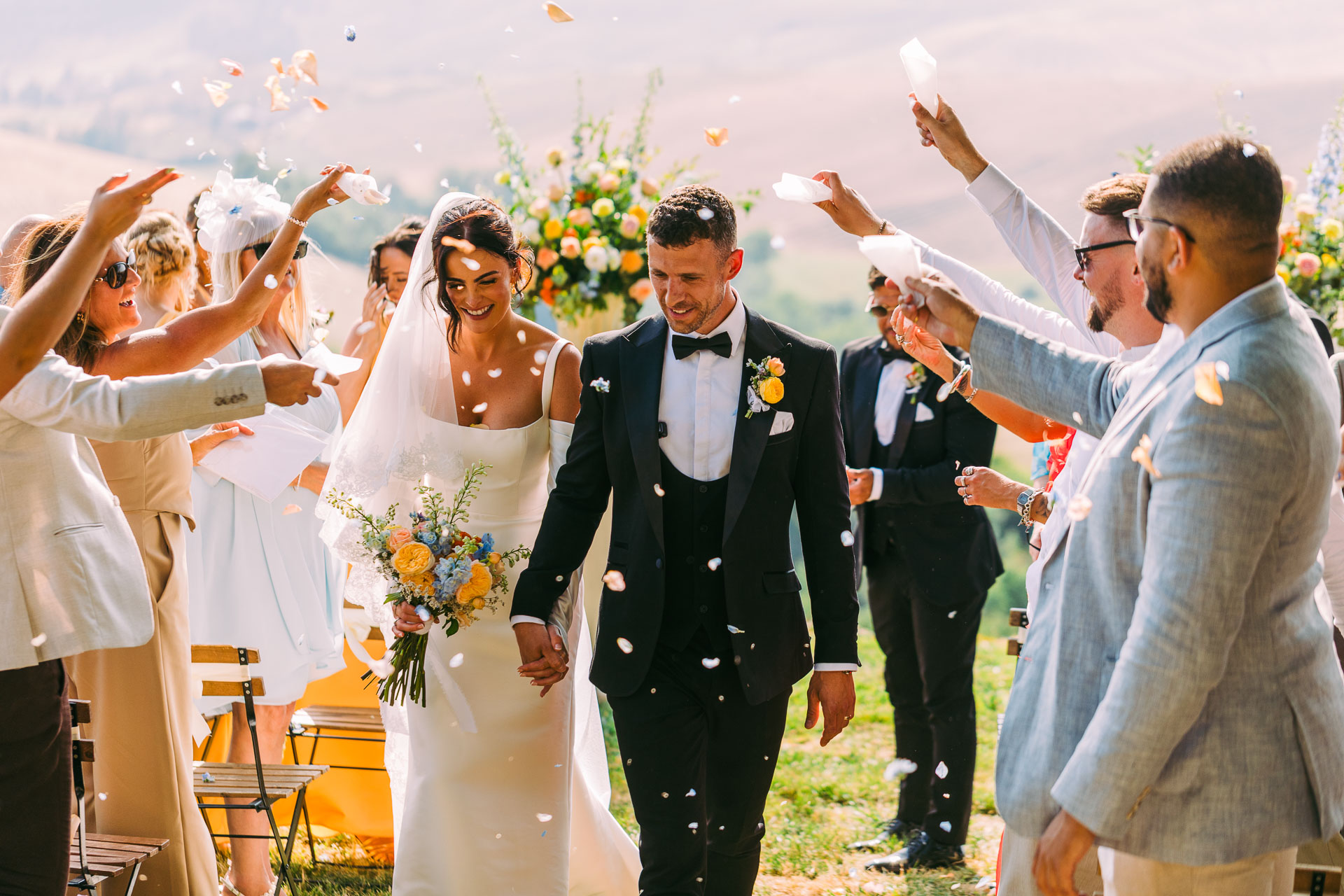 Wedding photography trends - Classic wedding photography in Tuscany villa