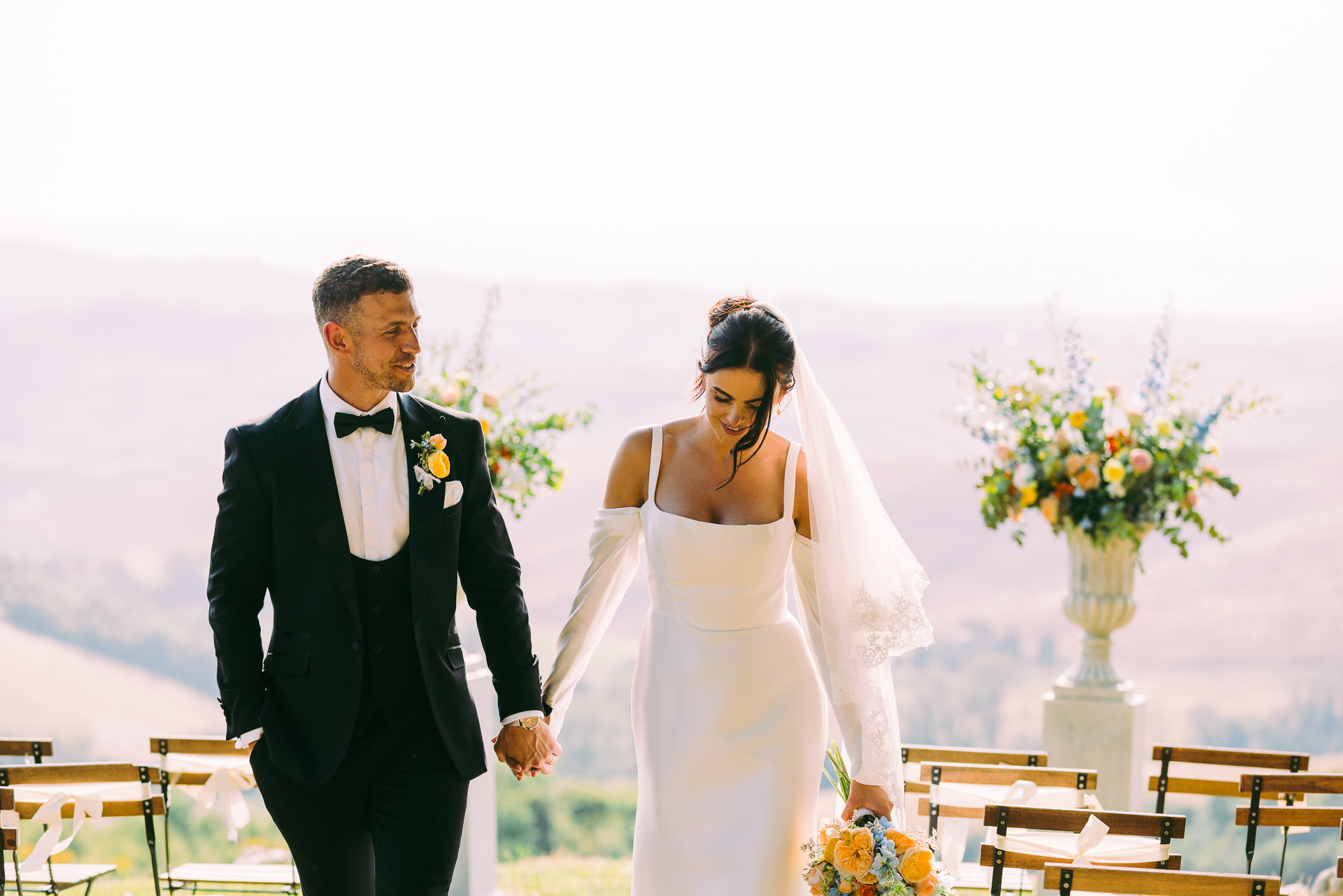 Guests celebrating Nikita and Jason’s wedding in Tuscany.